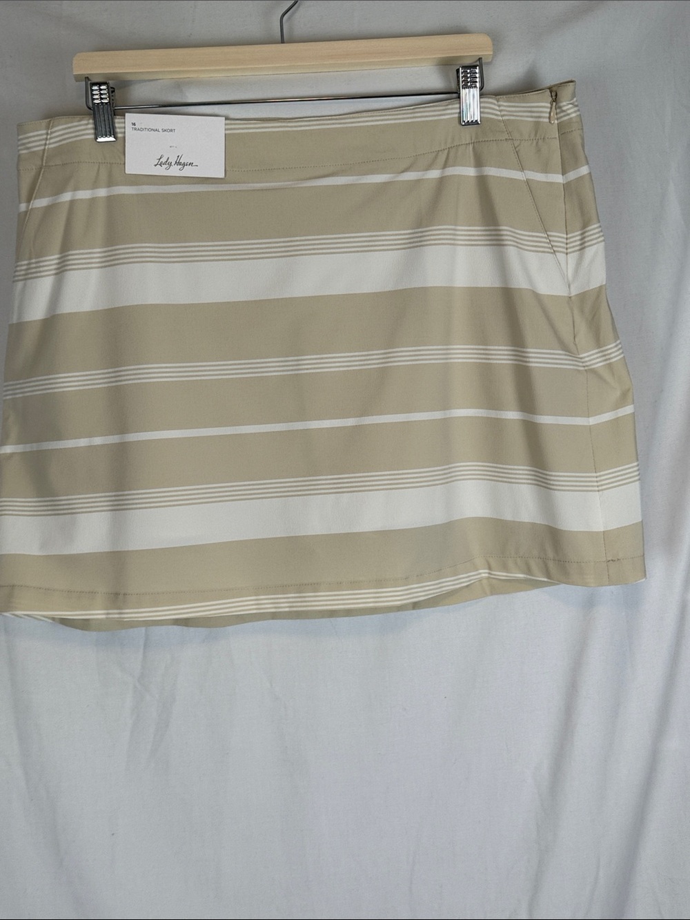 Women's Lady Hagen Tan and White Striped Skort (w/ internal shorts) Size 16 NWT